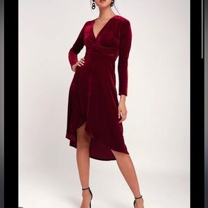 Never worn Red velvet Lulus dress 💃